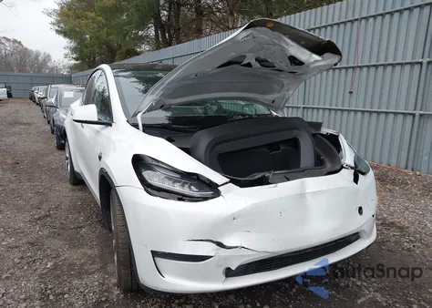 2023 Tesla Model Y Awd/Long Range Dual Motor All-Wheel Drive z USA, uszkodzony, nr VIN 7SAYGDEE6PA124988